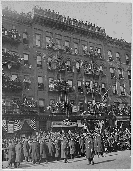 http://www.archives.gov/education/lessons/369th-infantry/images/waiting-crowds.gif