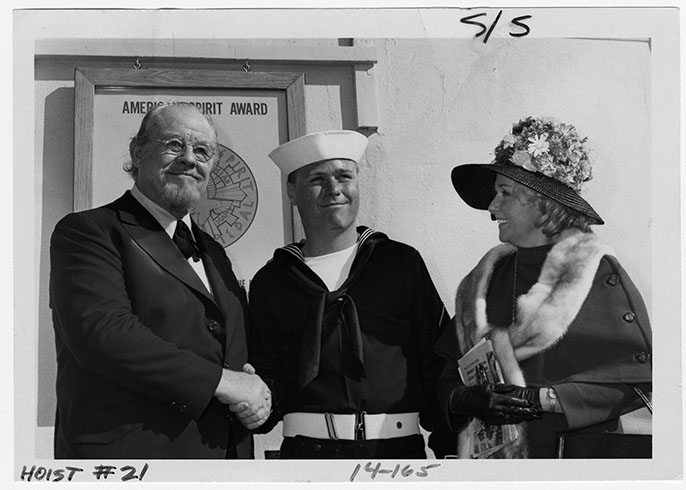 Burl Ives with wife and stepson at the Naval Training Center [NAID 29011250]