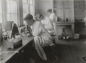 Doctors in laboratory, Camp Devens, Massachusetts