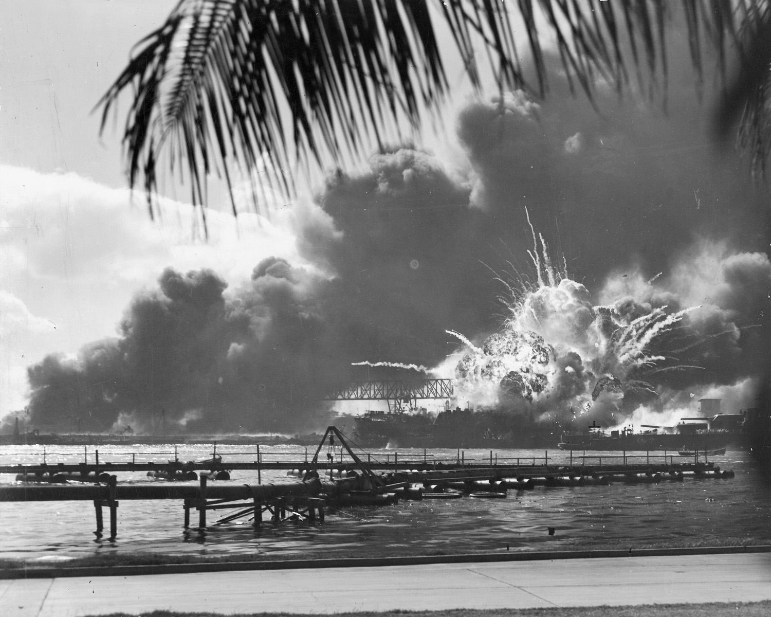 http://www.archives.gov/publications/prologue/2004/winter/images/pearl-harbor.jpg