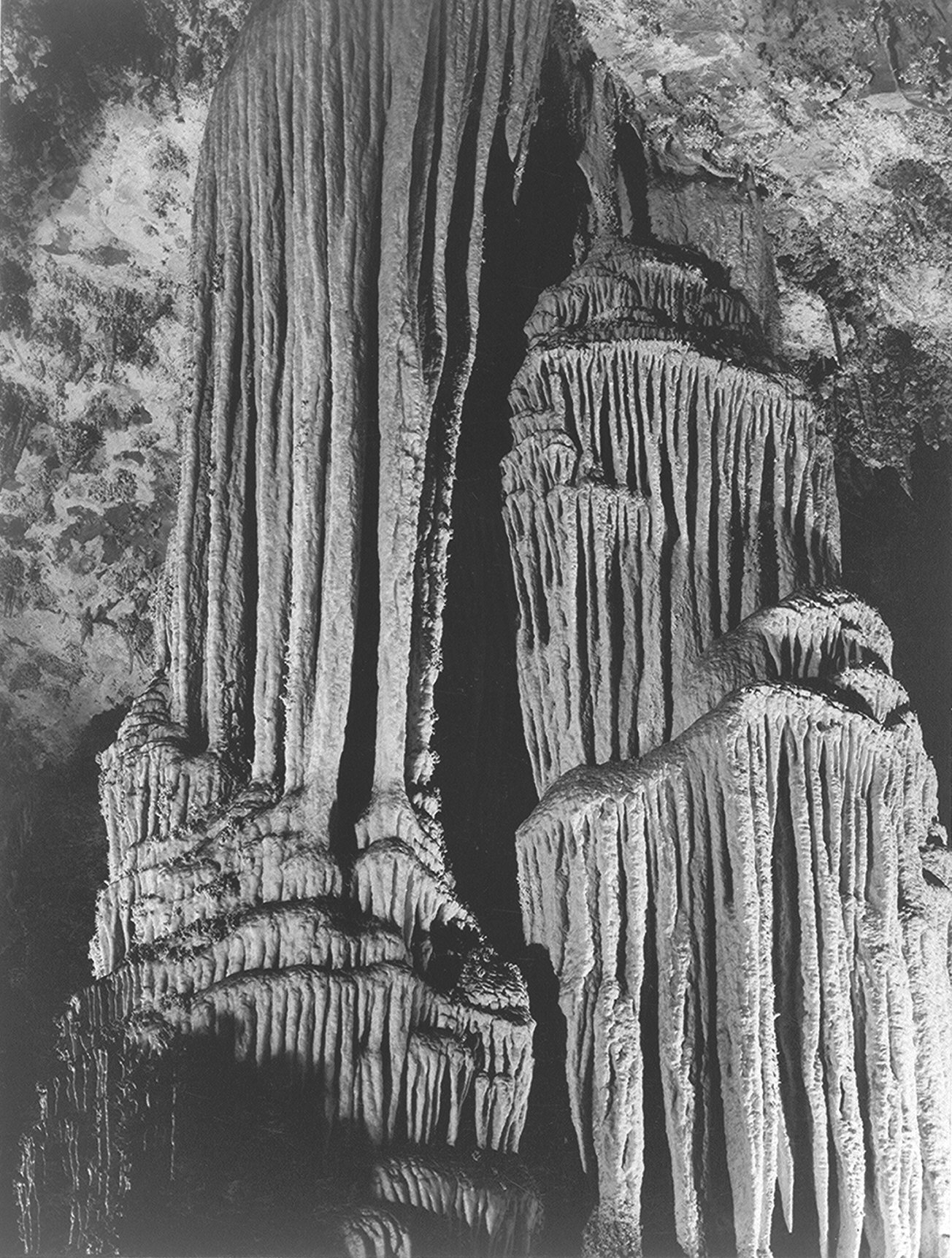 CARLSBAD CAVERNS NATIONAL PARK, NEW MEXICO "Large stalagmite and stalactite form… (With images