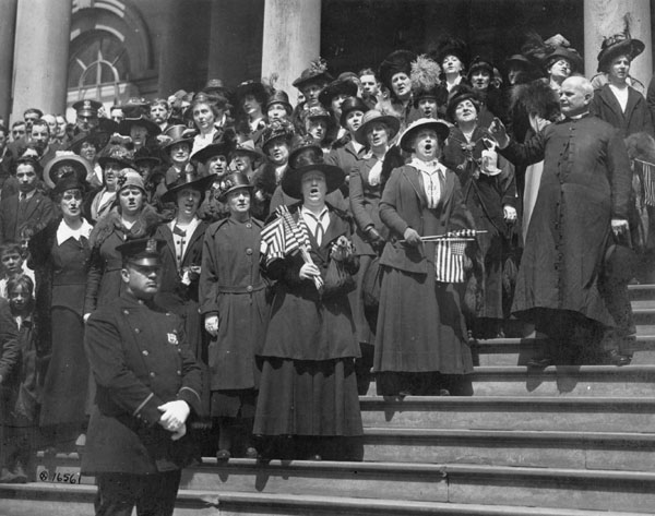 "Liberty Loan Choir sings on the steps of City Hall,..."
