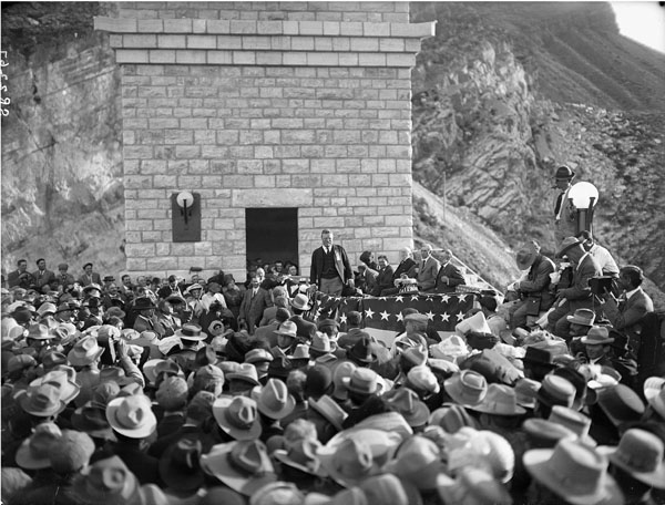 "Dedication ceremonies of Roosevelt Dam, Col. Roosevelt speaking"