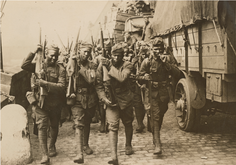 American soldiers arrive in France