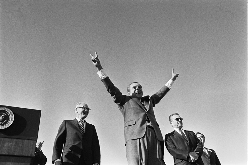 Nixon signaled victory to the crowd during his 1970 campaign for Republican congressional candidates