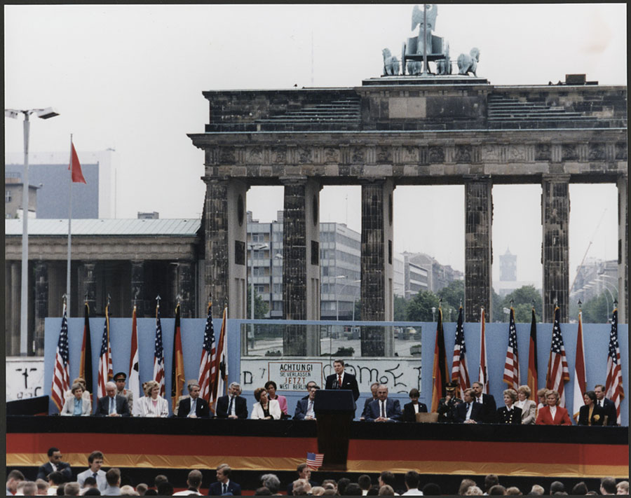 Ronald Reagan speaking at the Brandenburg Gate