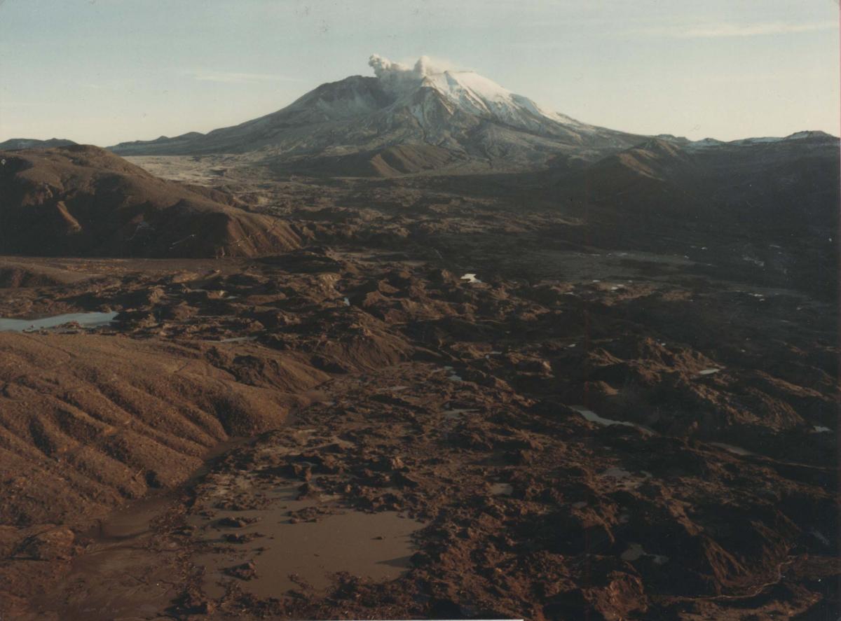 Mount-Saint-Helens-post-eruption