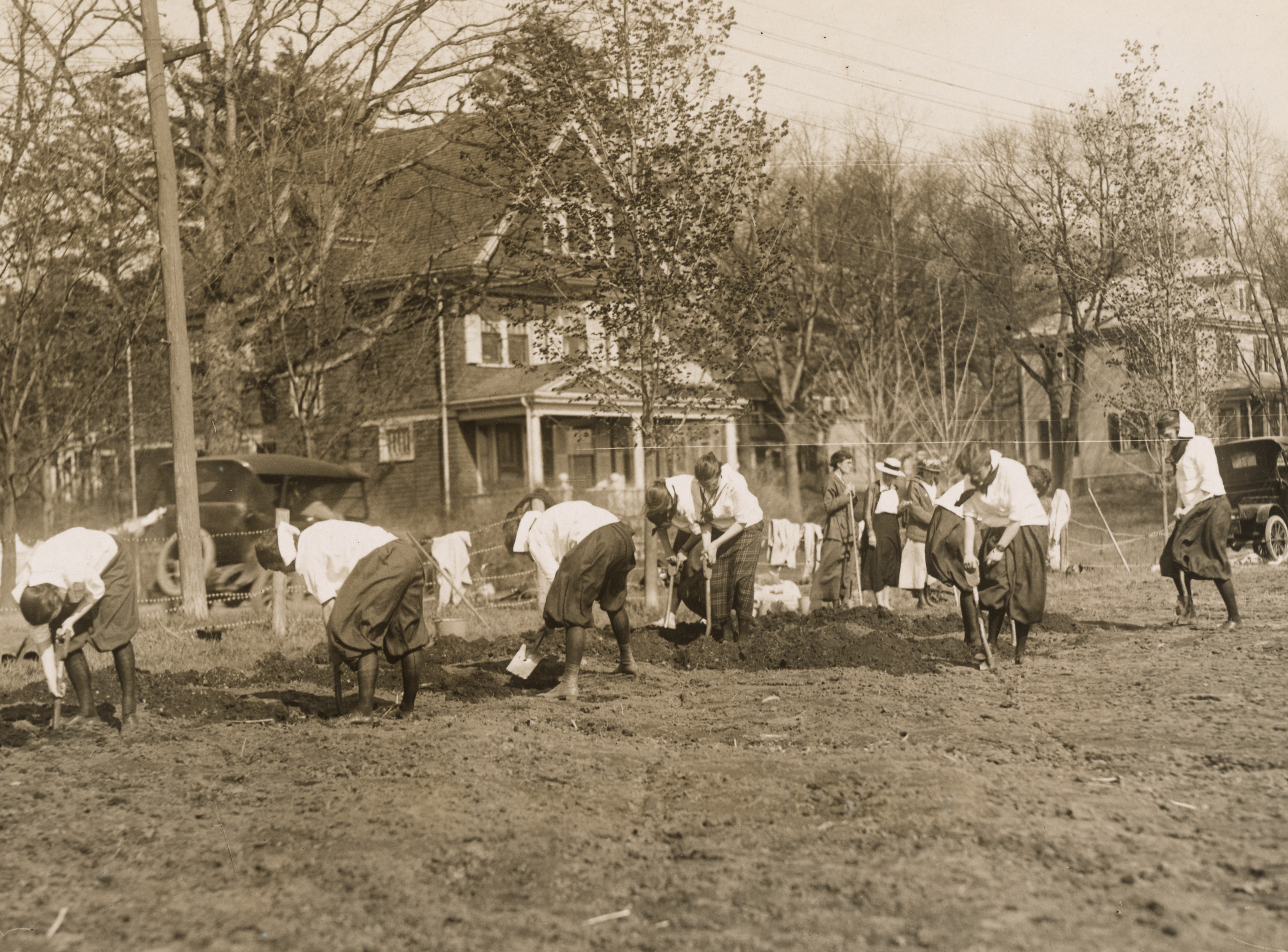 Wellesley College Girls become Farmerettes