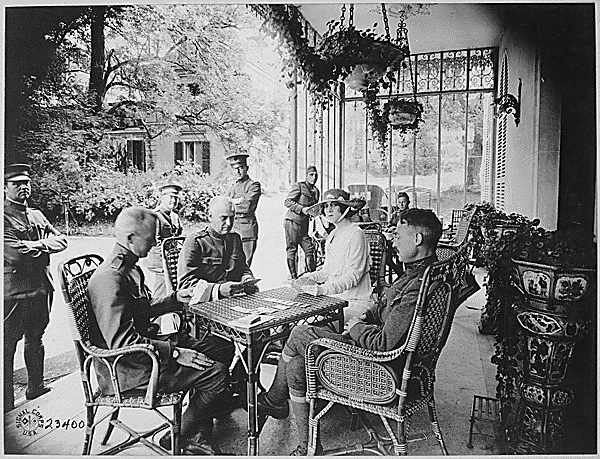 A game of bridge on the veranda